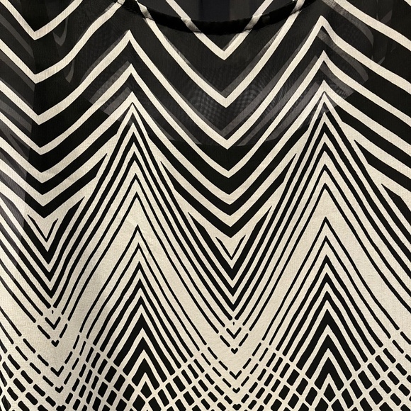Alfani Size Medium Black and White Top with Angel Sleeves - Picture 3 of 5